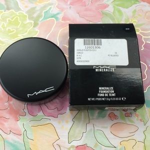 NIB Mac Mineralize Foundation Compact NC20